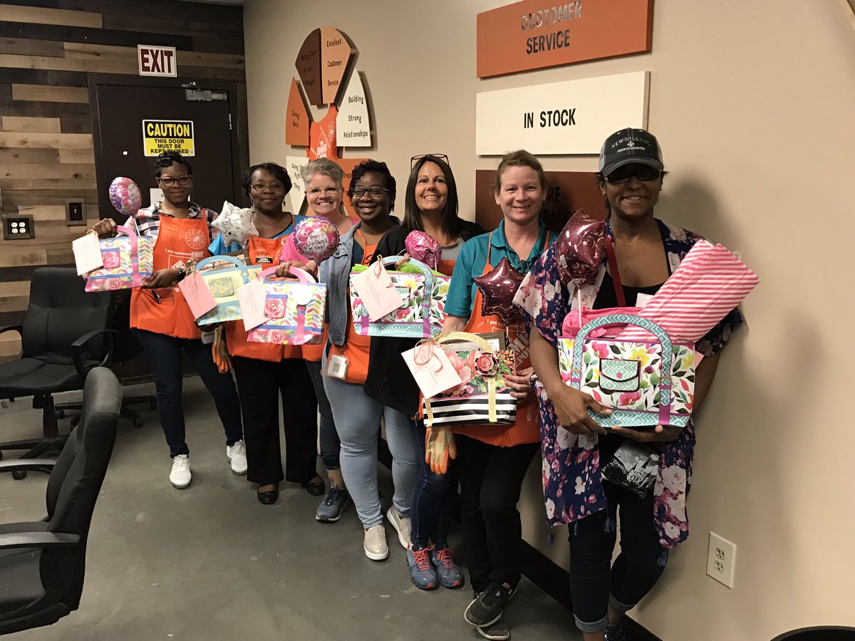 Celebrating our supermoms during staff this week! A big thanks for all they do! <a href="/DANI_C_CLARKE/">Dani Clarke Ultiverse⚡️🐑</a> <a href="/1sherredavis/">Sherre Davis-Hood</a> <a href="/Msmith_44/">Marshall Smith</a>