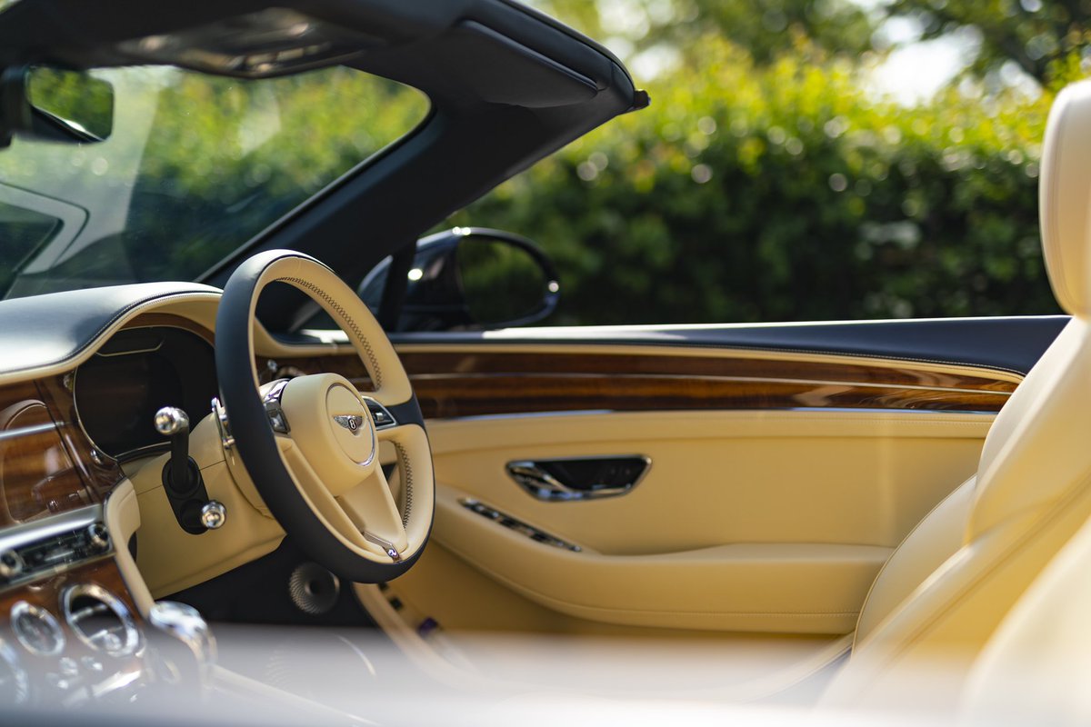 There’s no better way to get over a grey day than to dream of a better one 🙏 this simple, stunning spec of the Continental GTC is a classic, perfect for chasing the sun 🌞 
#ContinentalGTC #GTC #BentleyContinental #Convertible #Summer #WorldofBentley #Bentley100Years