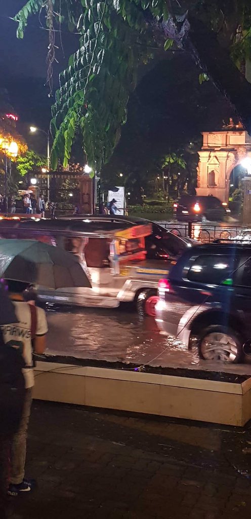 USTEntercode's tweet image. UPDATE | As of 9:50PM, the situation along España Blvd and Jhocson St.
Stay safe, Thomasians!
photo cred: @aeronlaserna
