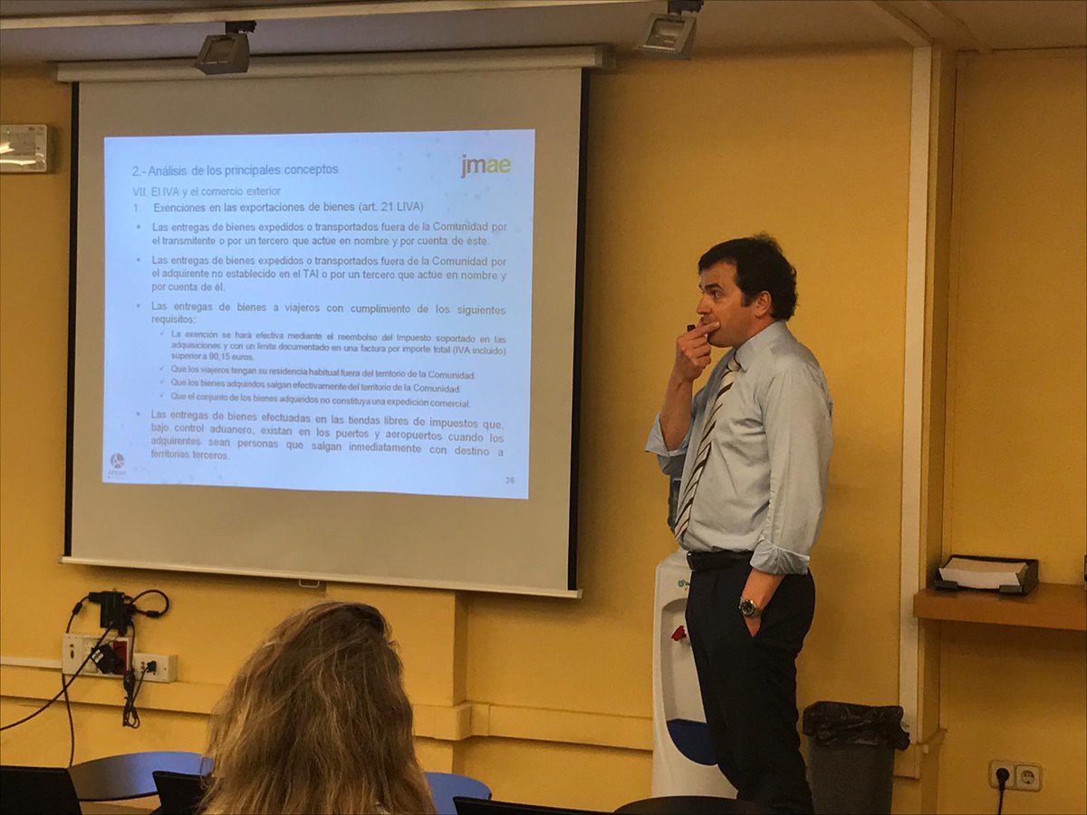 AEDAFCAT's tweet photo. Aquest matí hem començat el curs bàsic d'#IVA, amb l'Albert Folguera, membre de l' @AEDAF, on ens ha parlat sobre #ITP, #AJD, el fet #imposable, #importacions... a #Barcelona #AEDAFCAT #Formació https://t.co/g875t1q5ot