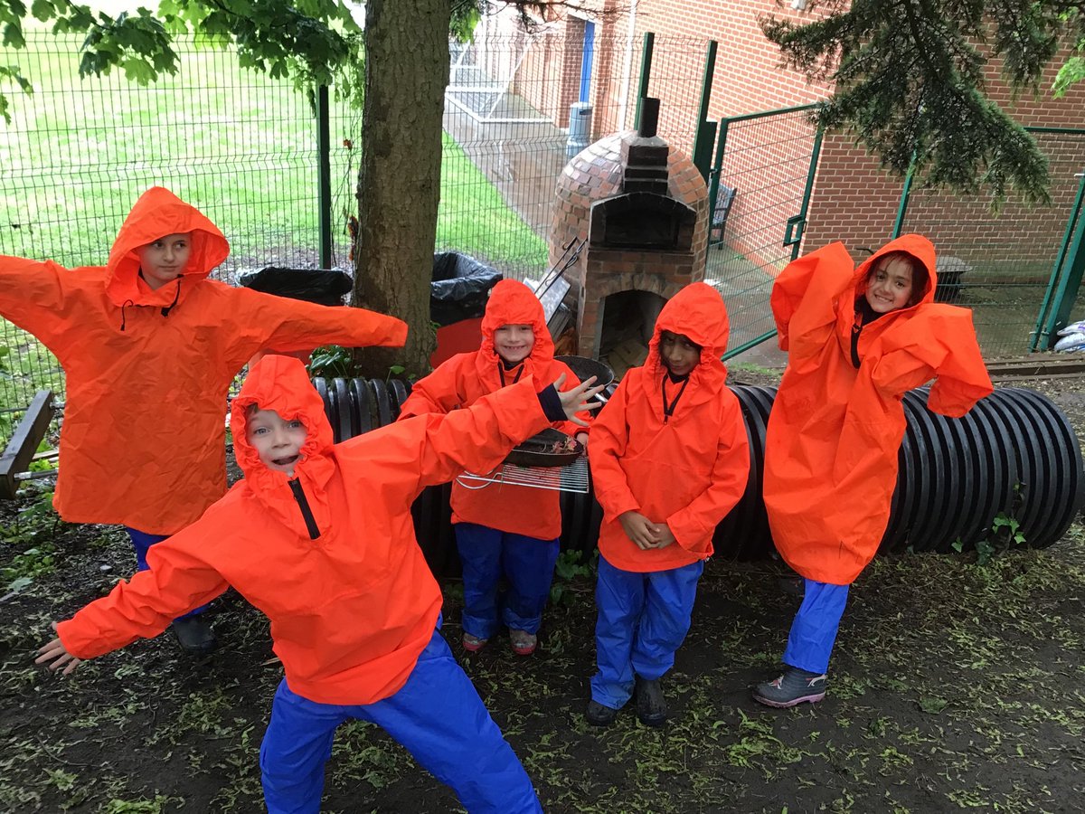 NGHSJuniors's tweet photo. Drizzle hasn’t stopped play for year 3 @NGHSoutdoors today. Inventing mud cafes for each other to visit. #mudcafe #creativity #imagination #outdoorfun #allweathercurriculum https://t.co/ft0l2iBrUo