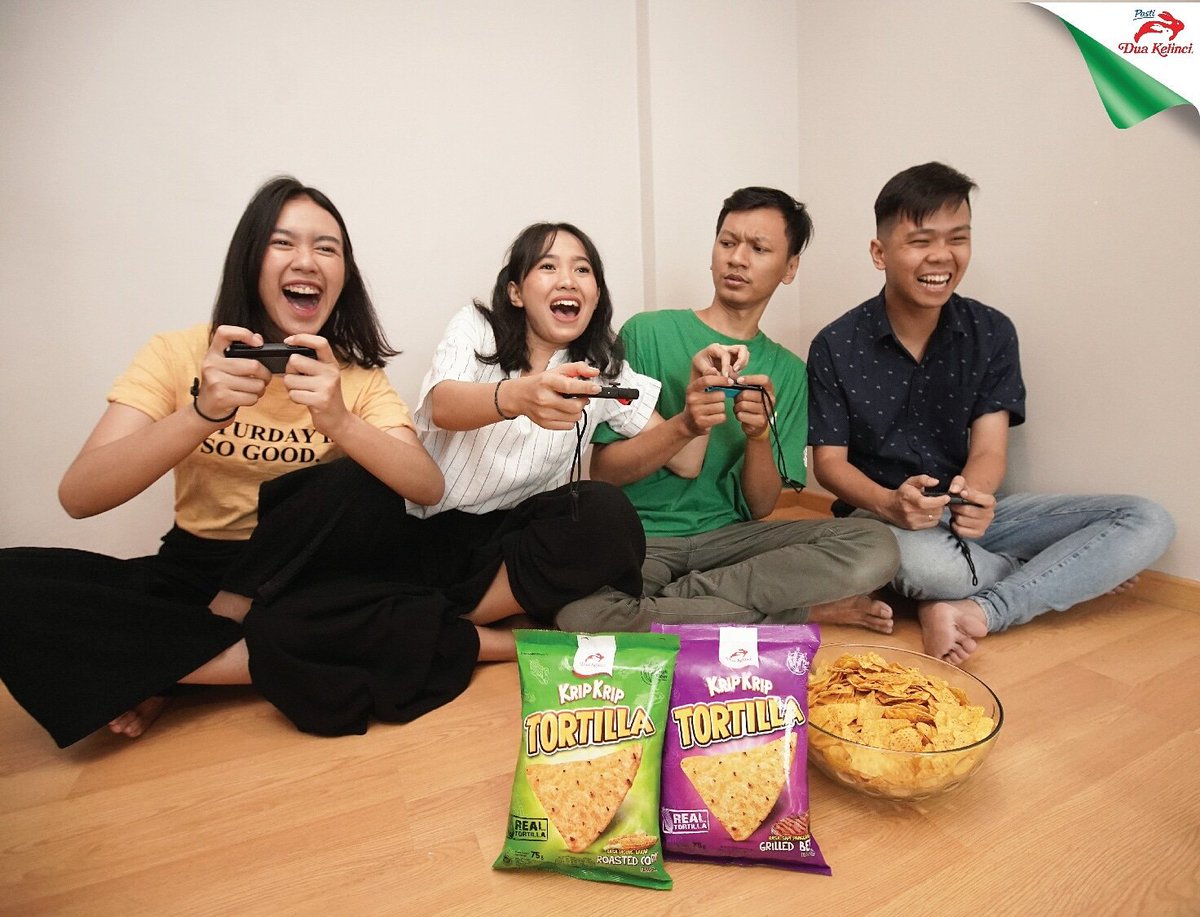 Siapa bilang cewek ngga jago main game? Coba deh, tag temen cewek kamu yang jago juga main game di kolom komentar yaaa! #KripKripTortilla #SegitiganyaBikinCinta