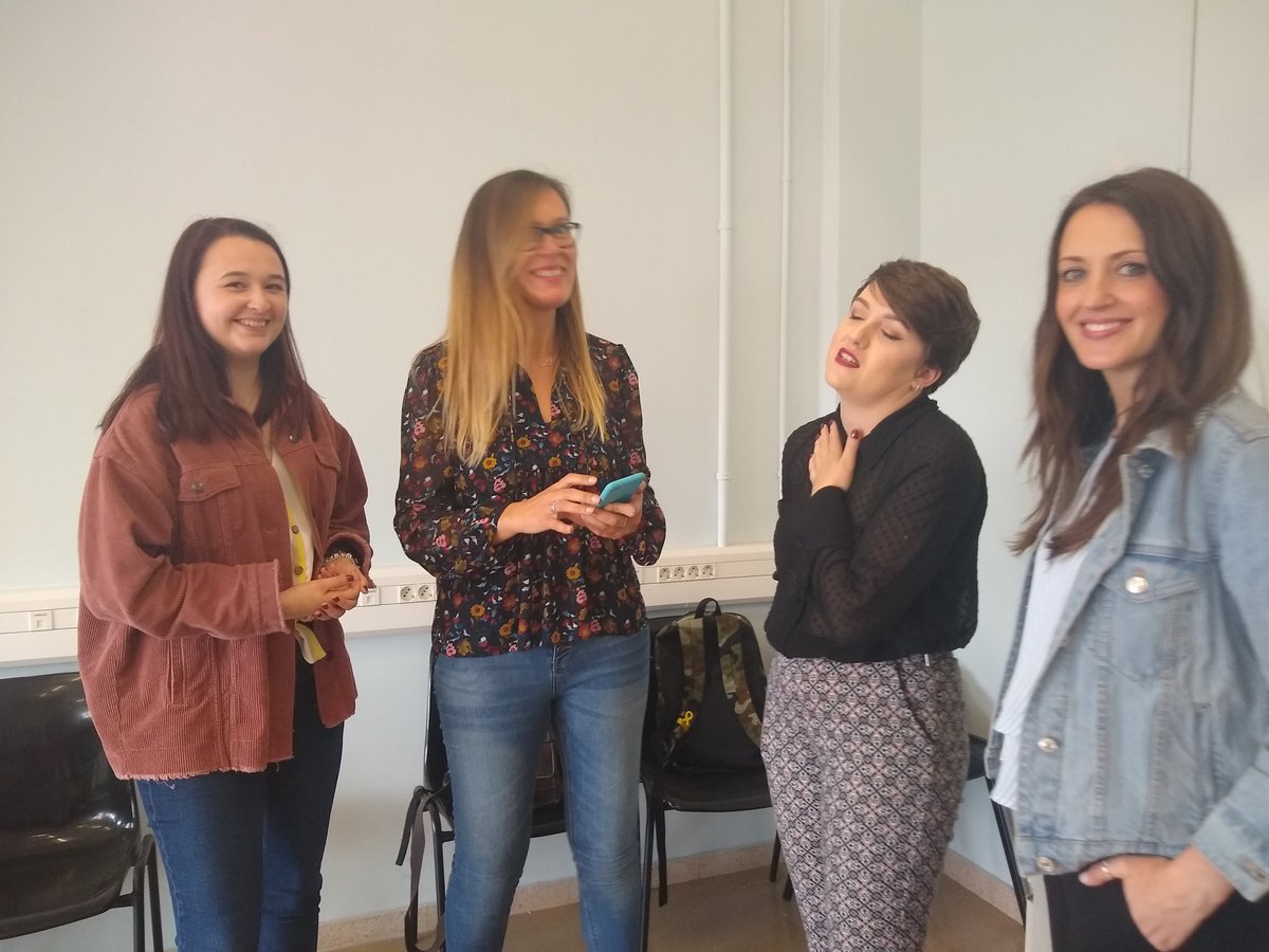 ExeterModLangs's tweet photo. When you get an amazing old member seeing what students Molly Murphy and Heledd Gwyn Wilshaw  up to in Barcelona #exeteralumni with Dr @ISantafeAso #cartasvivas https://t.co/7HfscNA7VA