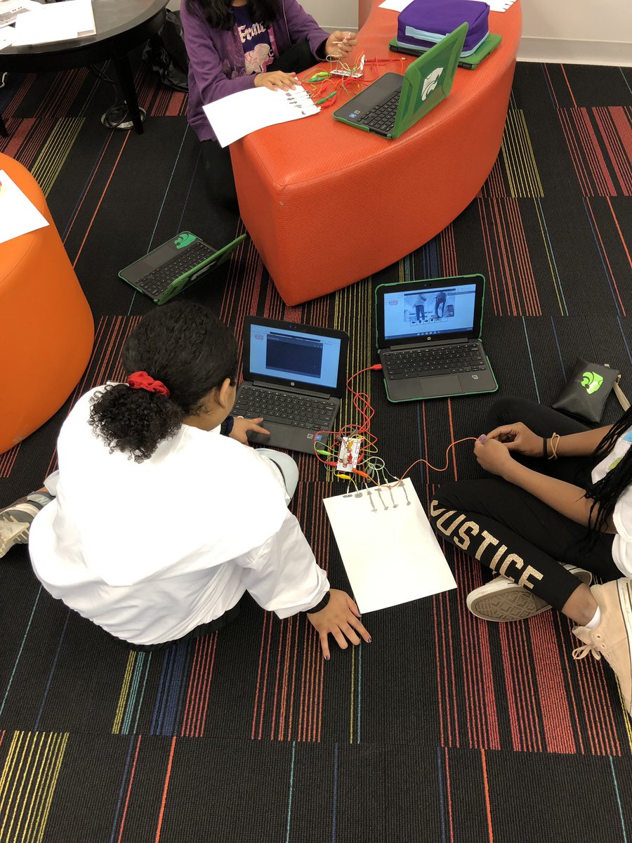 MayfieldTI's tweet photo. 6th graders from @MMSOurHouse @MMSOurHouseAP getting their STEAM field trip on with @Hvokic @YasTechMMS and @vmcg_07 at the Innovation Center. #MyChoiceMayfield https://t.co/GEFGoYIGFp