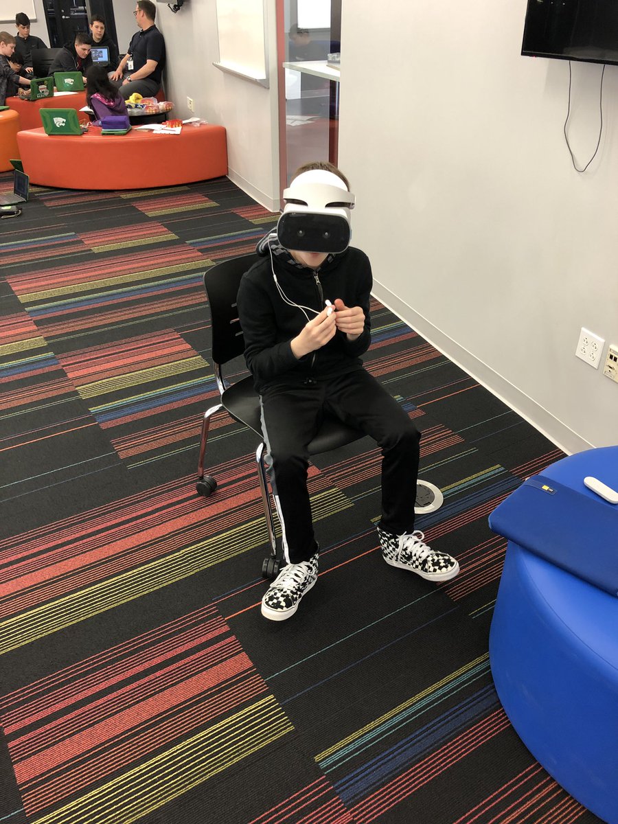 MayfieldTI's tweet photo. 6th graders from @MMSOurHouse @MMSOurHouseAP getting their STEAM field trip on with @Hvokic @YasTechMMS and @vmcg_07 at the Innovation Center. #MyChoiceMayfield https://t.co/GEFGoYIGFp