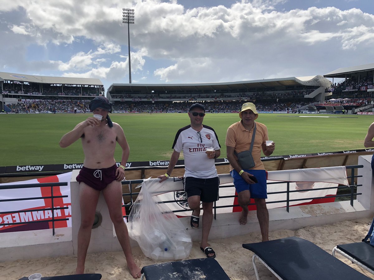 USA_Ricee's tweet photo. Last time I was watching cricket, to today 😂😂😂😂 #WheresThePool #PartyStand https://t.co/iJGPbEEfYg