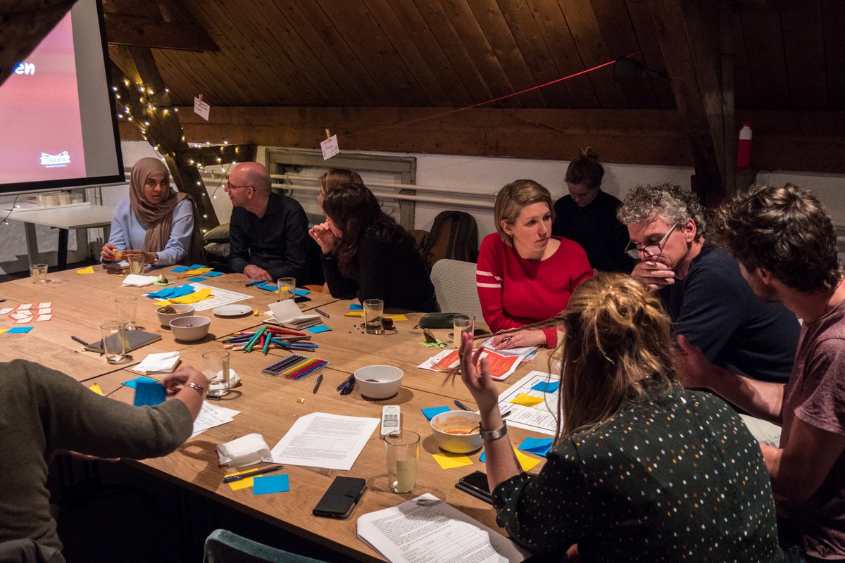 Wie ontwerpt er met ons en <a href="/ministerieJenV/">Ministerie van Justitie en Veiligheid</a> mee aan een dialoogtool voor het #vmbo? Rondom thema's #polarisatie, #rechtsstaat en #vertrouwen.
Ken of ben jij iemand die zich inzet voor jongeren/onderwijs/samenleving? Bericht ons over co-creatiesessie op 16 mei 17.30 bij @NJRtweets!