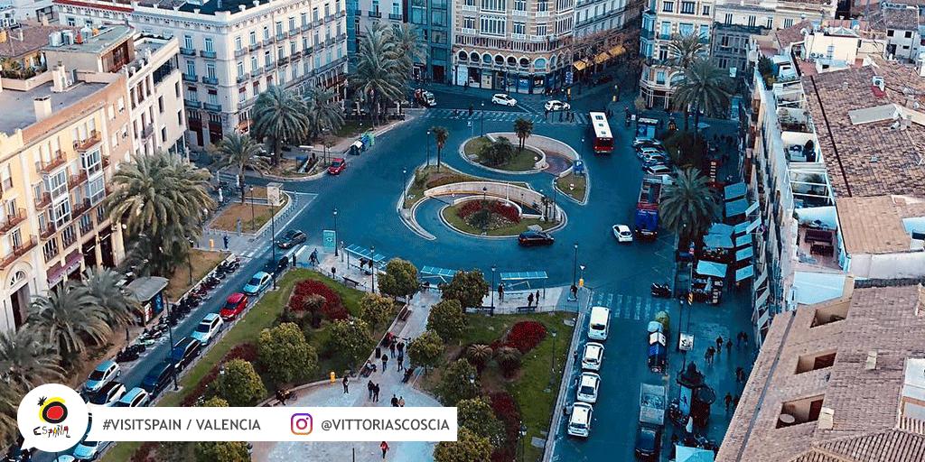Have you ever climbed El Miguelete Tower? These stunning views of the Plaza de la Reina are waiting for you up there 😍. 
#VisitSpain #Valencia #SpainUrban <a href="/c_valenciana/">Comunitat Valenciana</a> <a href="/Valenciaturismo/">VisitValència.</a>