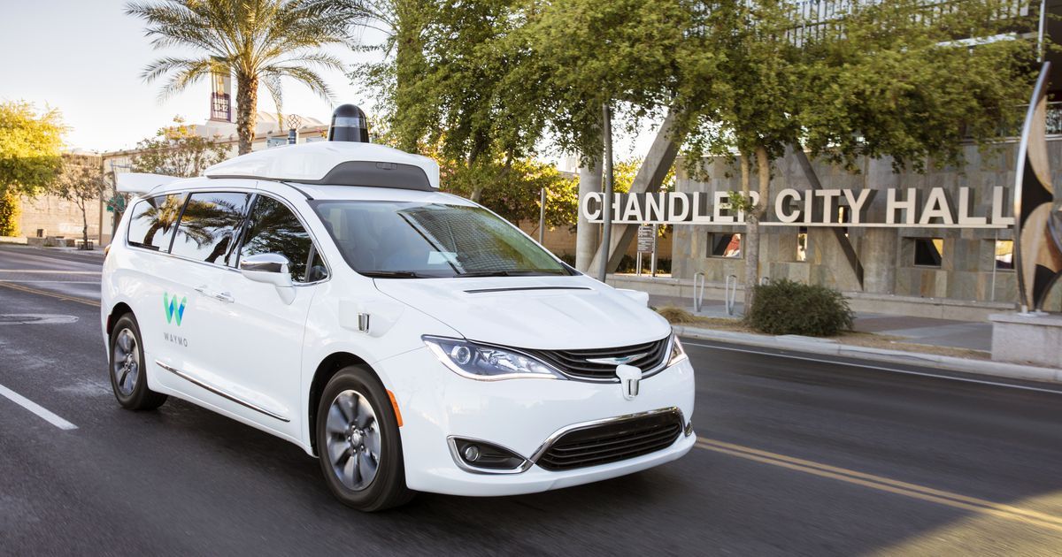 thePRguy's tweet photo. Waymo's self-driving cars will soon be on the Lyft app https://t.co/rqeGtko33m https://t.co/Bm9ZdC7dB3