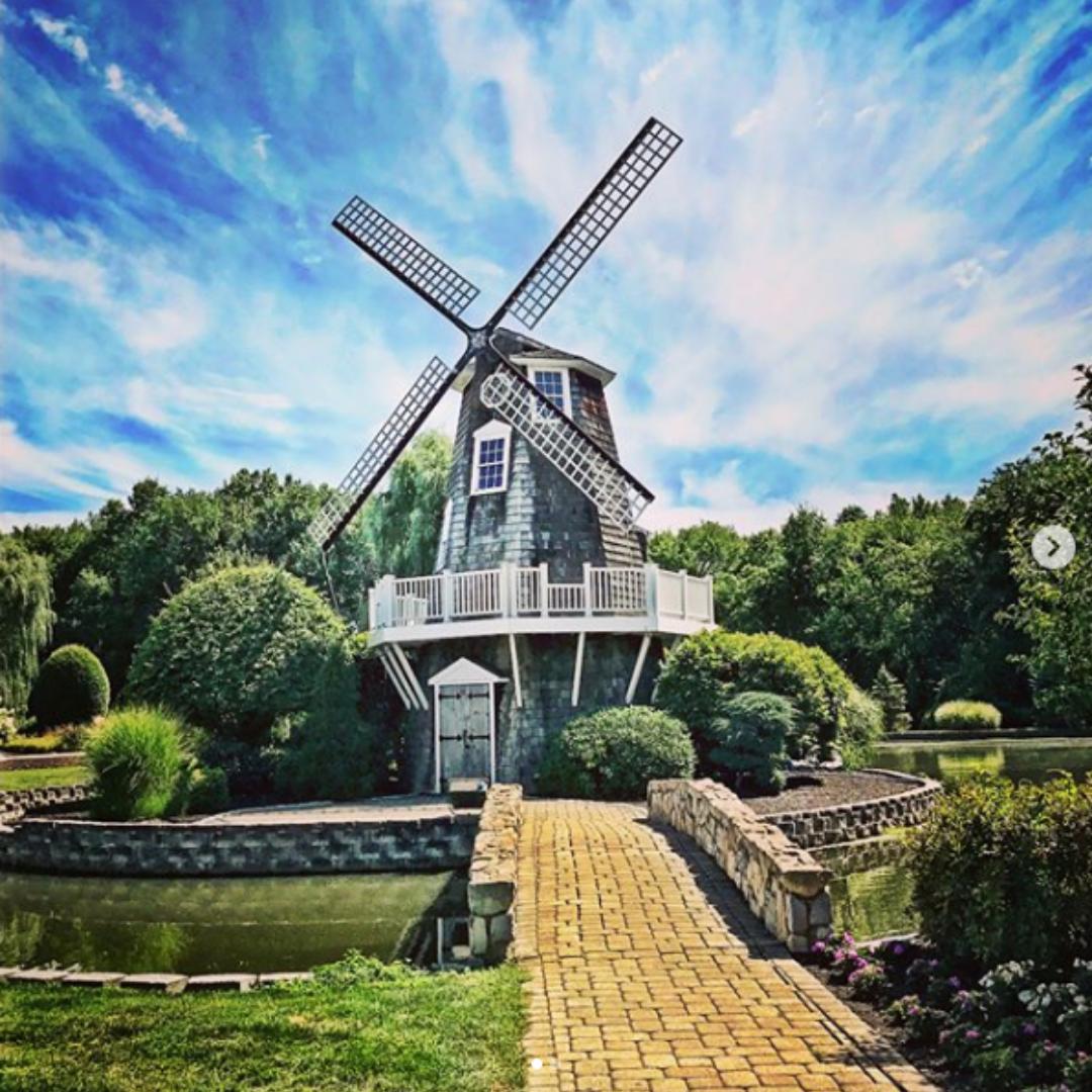 aquaturfclub's tweet photo. Our iconic windmill captured by @missamanda7 https://t.co/jmmY2tAqAV