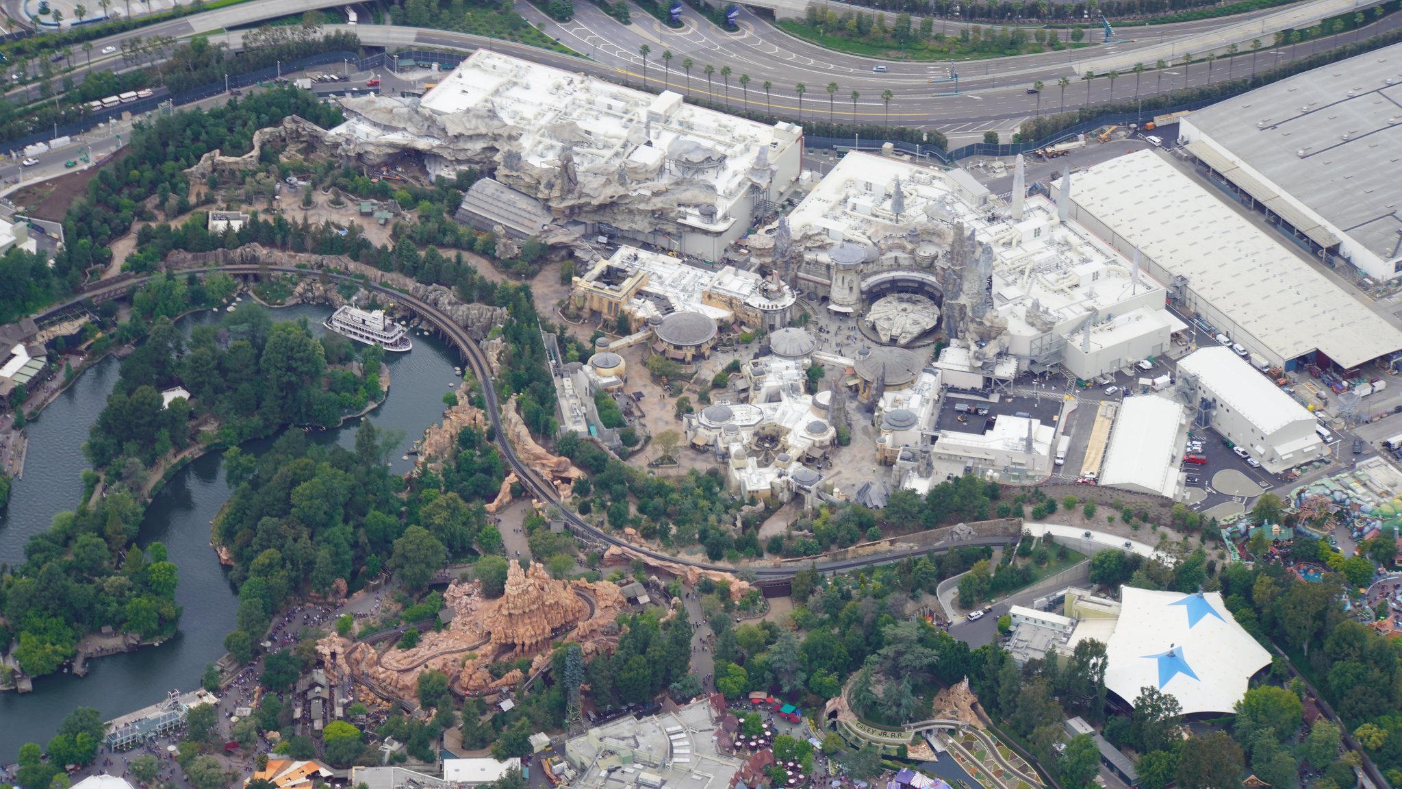 Disneyland Resort vu du ciel, des images sublimes! D6DVvyQUEAAh80M