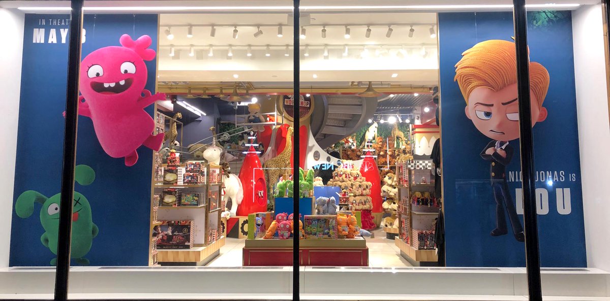 VisualCiti's tweet photo. @uglydolls In-Store & Window Display
.
.
.
#visualciti #visualsoflife #visualmerchandising #merchandising #retaildesign #storedesign #visualprops #signage #colorful #uglydolls #toys #WindowsWear #NYC https://t.co/gcEymFcZhJ