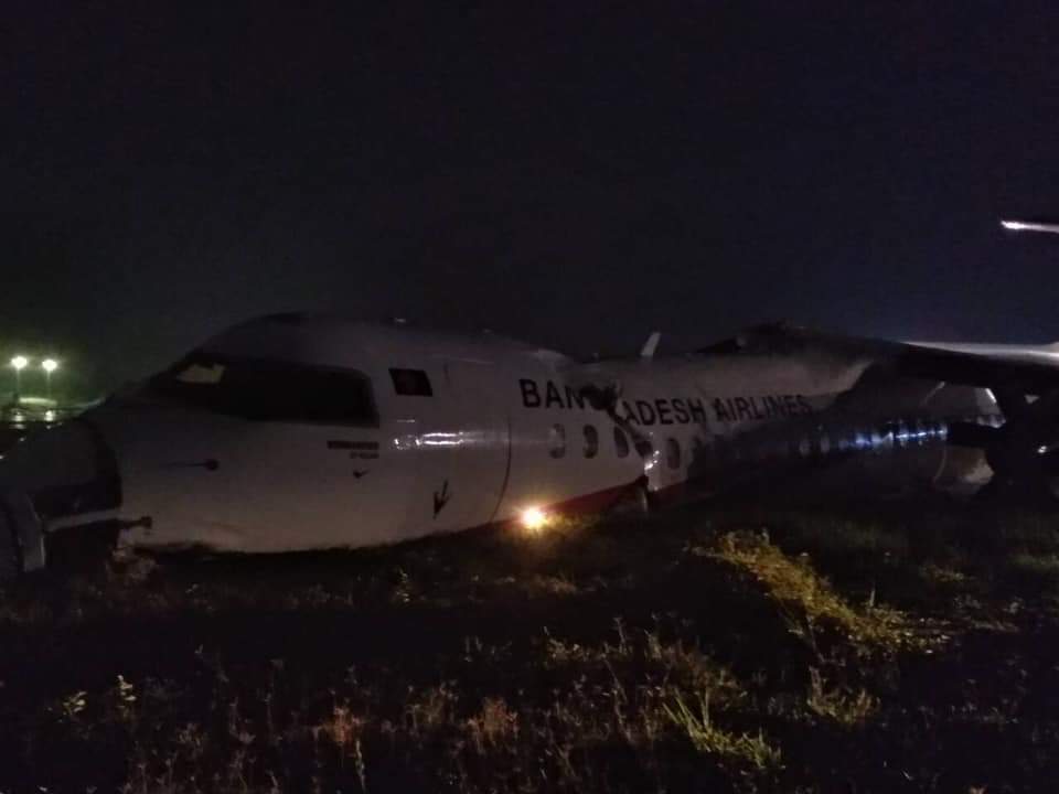 JacdecNew's tweet photo. Bangladesh Biman DHC-8-400 (SQ-AGQ), was damaged beyond repair during landing runway 21 at Yangon-Mingaladon AP (RGN, VYYY) with 33 on board. All survived but there are a number of inj persons. Flight #BG60 from Dhaka broke in three parts. @DhakaTribune  https://t.co/1DIKEIS3sb https://t.co/LV5glzTINI