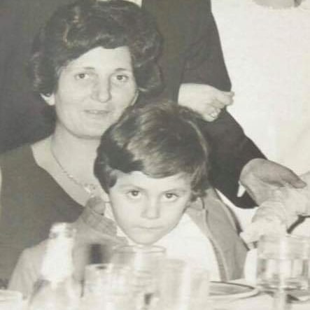 NicolaCaputo's tweet photo. ... E poi, se nel bel mezzo della campagna elettorale, #SuperFulvio ti invia una foto di 50 anni fa , che ti emoziona, ti carica e ti fa sospendere le attività per 5 minuti per pensare ...
https://t.co/wGE4UQhUAe
#GrazieMamma #GraziePapà #Caputo1969 #Caputo2019 #GrazieFulvio https://t.co/go61xnqiaz
