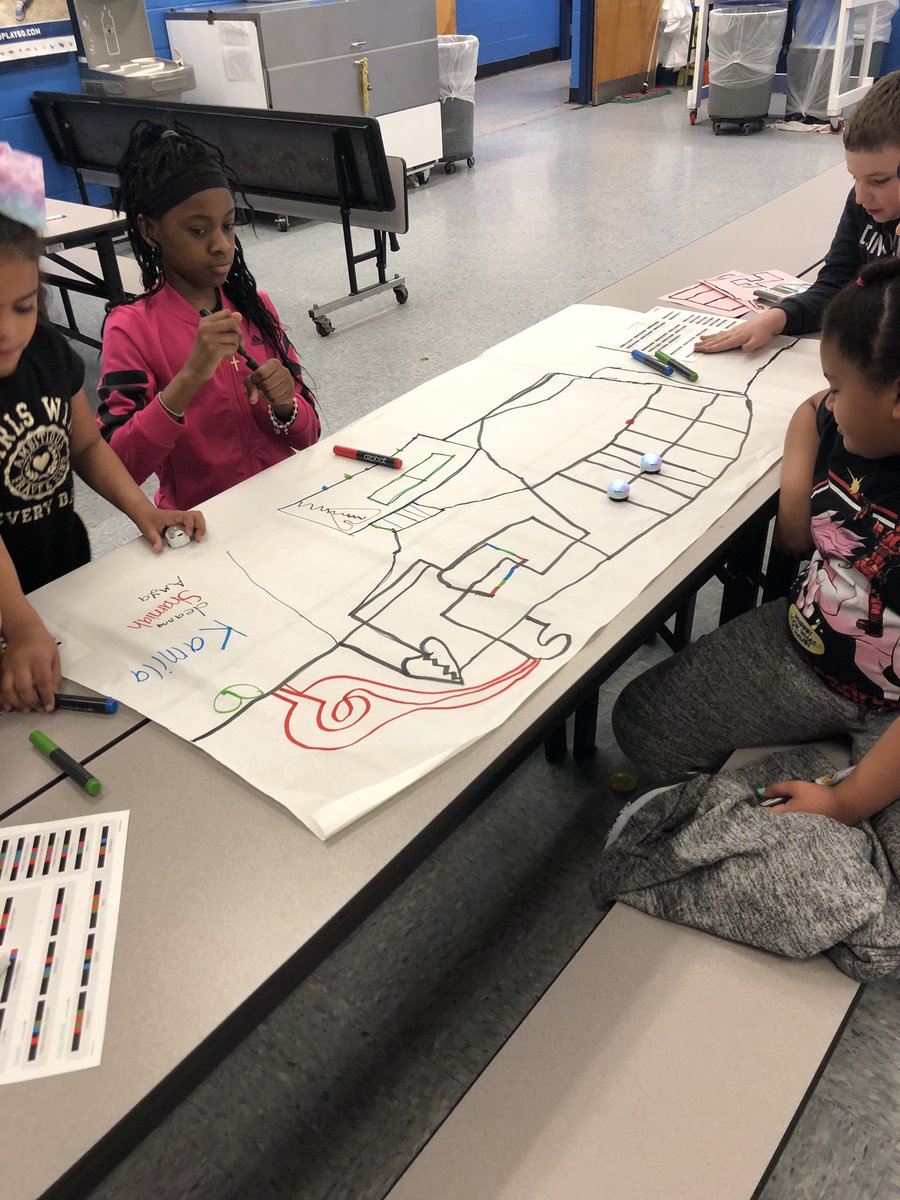 connorclass's tweet photo. We love an opportunity to be role models AND code at the same time! Working with our first grade friends this morning! #MonticelloRocks @RutherfordWay https://t.co/vYMnXgOG8H