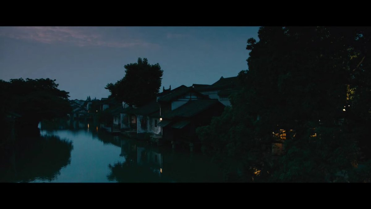 하나의 원작인만큼 드라마와 영화의 다른 연출 비교가 묘미. 빗속 한우산이라던지. 장소도. 호칭 역시 드라마는 발음, 영화는 한자음. 쑤윈진-소운금...