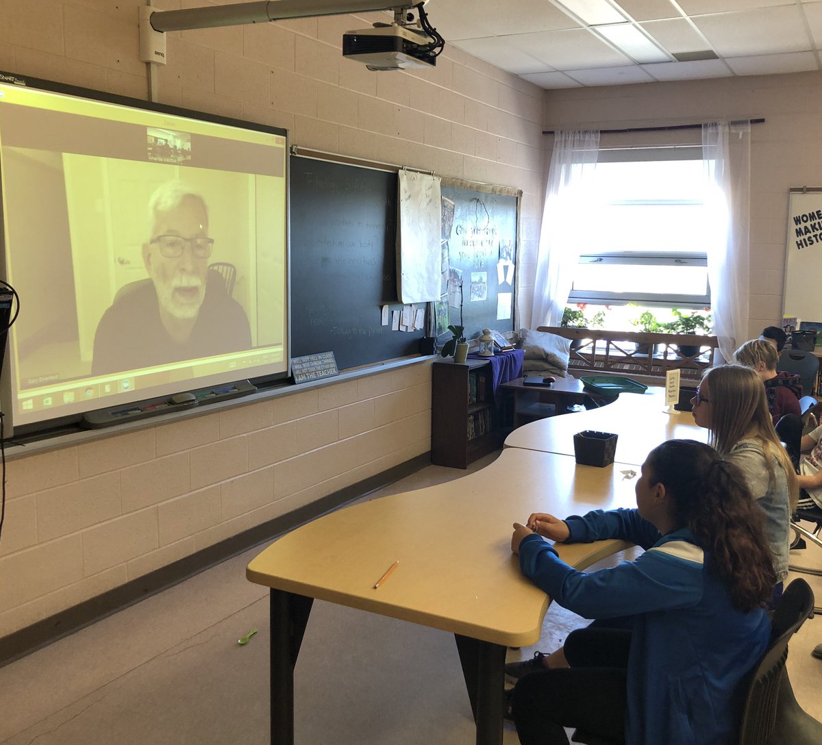 MTInquiringmind's tweet photo. Video chatting with @socialtworker today to support our technology inquiry. Lots of great advice on how to balance technology. “Own the technology. The technology doesn’t own you.” Step away, go outside, talk to people, have dinner with family. #STMTCourtice https://t.co/su2ONvzNOu