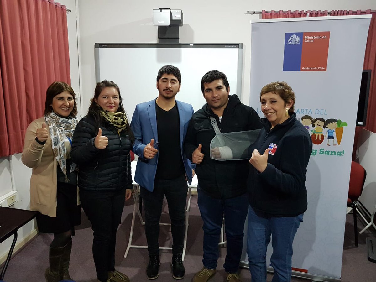 seremisalud10's tweet photo. Agradecidos de todos quienes participaron en capacitaciones realizadas en la Región de Los Lagos a chef y maestros de cocina 👩‍🍳👨‍🍳. El fin de esta actividad es, la incorporación voluntaria, de un menú infantil más saludable y de menor densidad calórica😋
#NuevaCartaDelMenúInfantil https://t.co/i4FZRjKBGA