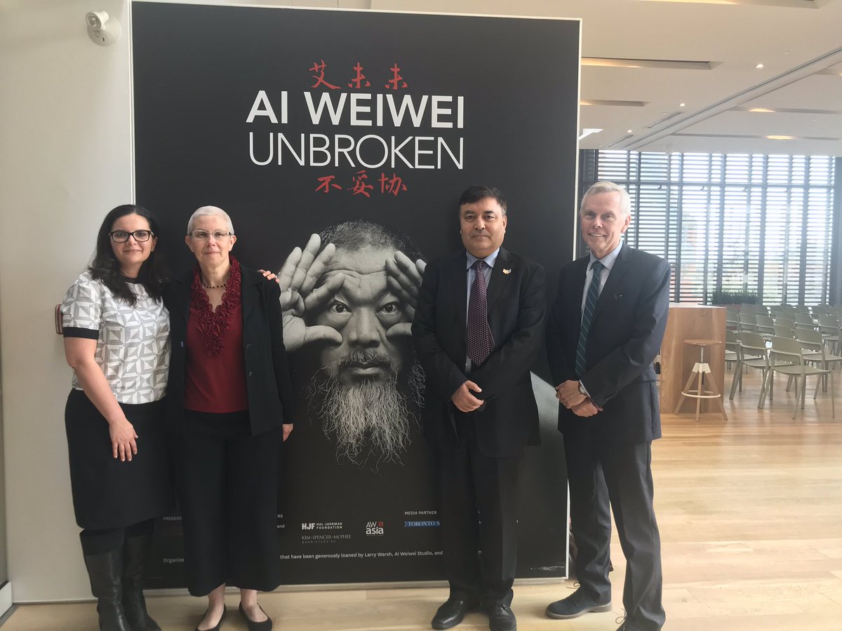 HRWcanada's tweet photo. Before our #HiddenFromView panel discussion, @FaridaDeif, @SophieHRW, @Memettohti and @David_Mulroney view #AiweiweiUnbroken at the @gardinermuseum
Showing until June 10: https://t.co/umwi4js7C7 https://t.co/5TKhbQ67Hh