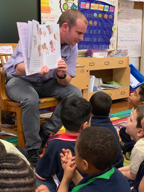 ChamberPHL's tweet photo. Also spotted at Bayard Taylor School:
📚 @WellsFargo's Daniel Romero & Talib Smith
📚 @gcu's Roger Blevins
#ReadPHL https://t.co/8TVGAYSm2z