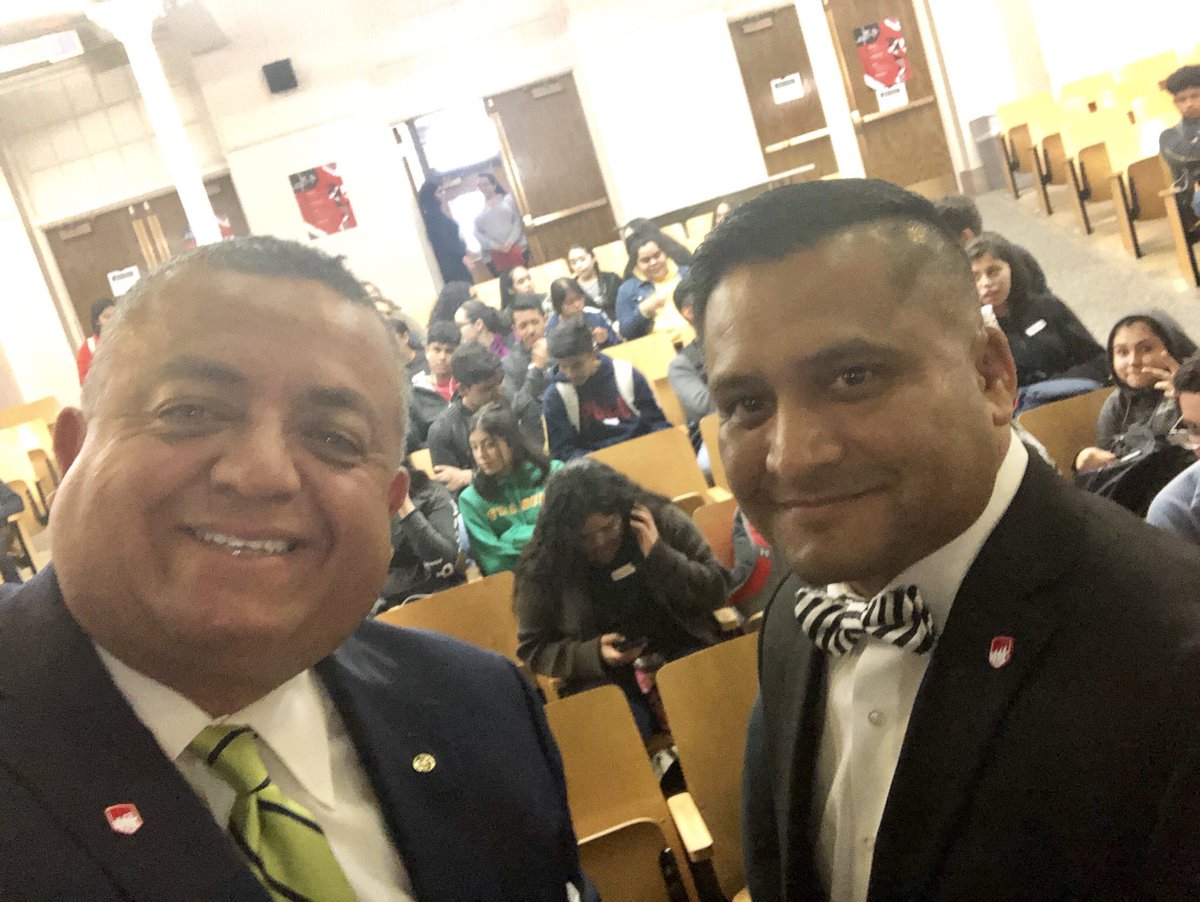 juang353's tweet photo. Students are engaged and ready to learn more about Latinos in Action @latinosinacti0n We are removing barriers and empowering our youth!! @Dsmeast @DMschools @Je7yruso #DiversityRocks #RemovingBarriers ๐ #YourFutureStartsToday ๐๐ผ๐๐ผ https://t.co/IqalEE7m4B
