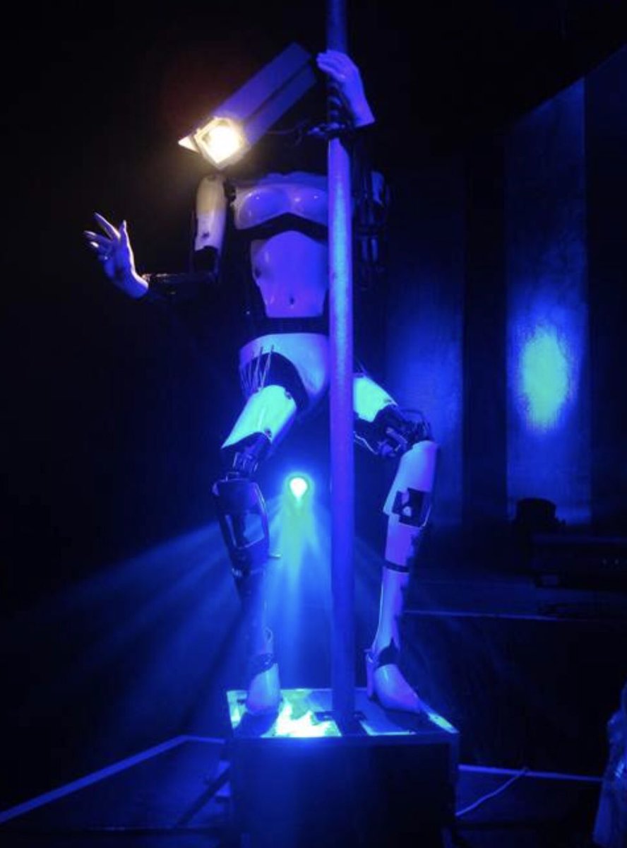 FUTUREdesigns's tweet photo. The Dallington robots are watching you! @FUTUREdesigns are excited to be exhibiting the dancing robots between 21-24 May at our CLERKENWELL Lighthouse #takeapeep https://t.co/0cuGiFUxGb