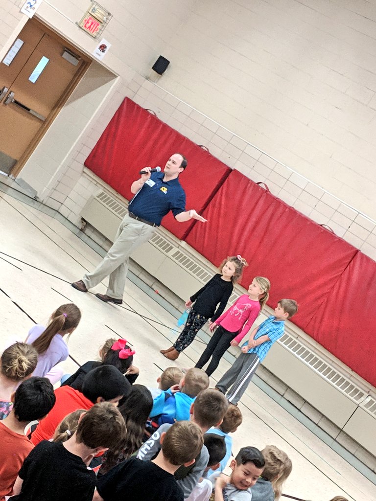 joemullikin86's tweet photo. Thanks to @13WREX for coming out and talking with our students today about weather preparedness! Thanks to Justin Ballard for sharing his knowledge with us to make sure we stay safe!! #WeAreMCUSD #ProjectTornado https://t.co/8J6MHFeFW9