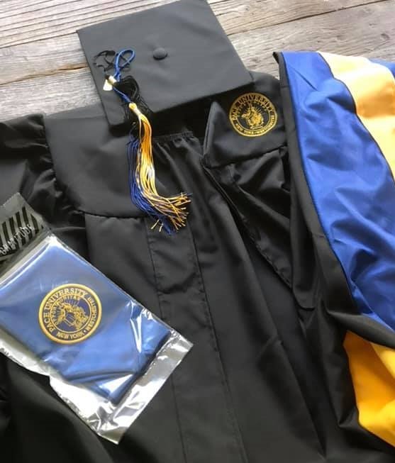 Graduation: A Story of Growth manvsmommy.wordpress.com/2019/05/08/gra…