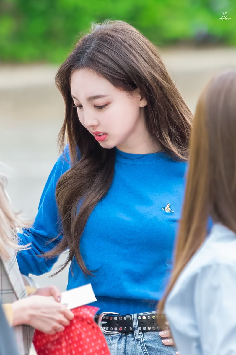 190503 뮤직뱅크

파란 오월
,.
#트와이스 #TWICE 
#나연 #NAYEON #ナヨン
