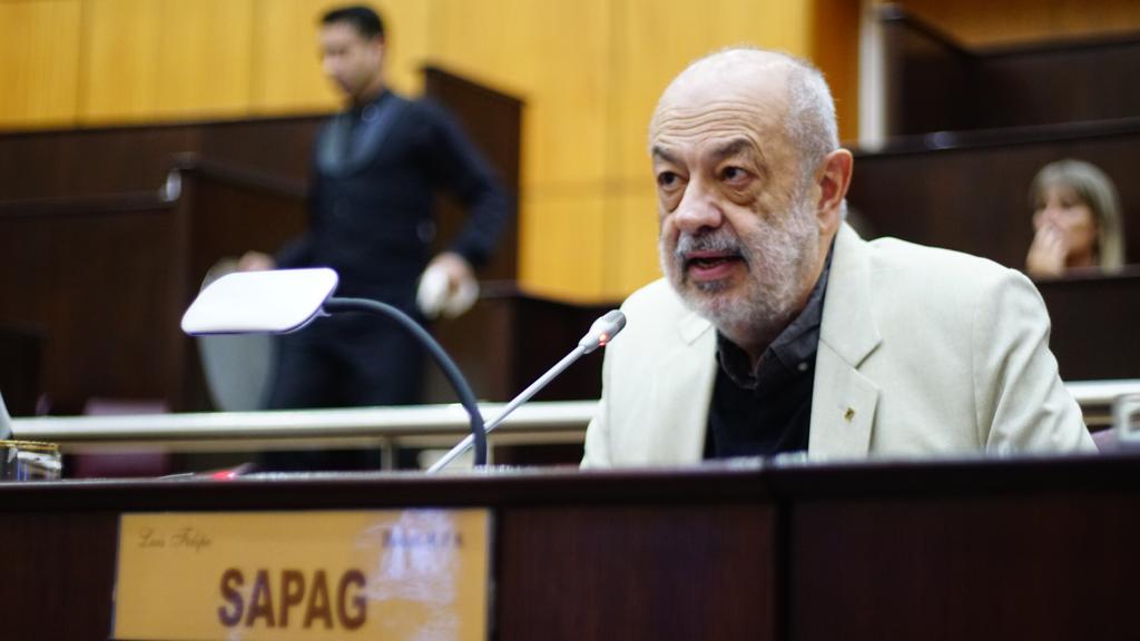 DiputadosMPN's tweet photo. @LuisFelipeSapag también criticó el doble discurso que aplica #Cambiemos en materia de Educación y Ciencia y Tecnología "Nos mienten sin descaro, dijeron que iban a desarrollar el conocimiento y lo están desafina cuando y anulando" https://t.co/SP2LpY2cgQ