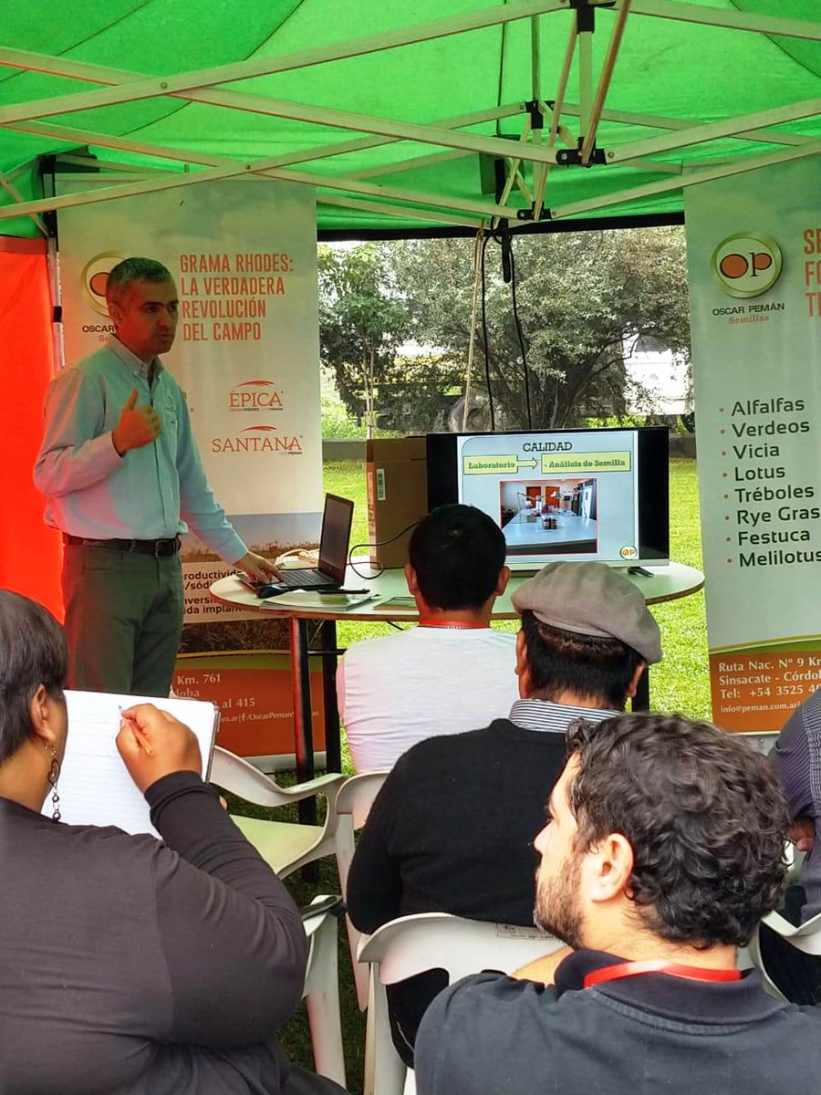 OPemanSemillas's tweet photo. Hoy dijimos presente a la #1ºJornadasAgroganaderas en la Sociedad Rural Del Noreste Santiagueño!! 😁🌱👏
👉 Gracias a nuestro distribuidor #NeoAgro por invitarnos!
👍 Gracias a todos los que participaron de nuestra charla técnica brindada por uno de nuestros asesores!! https://t.co/YI3GdgPRKA