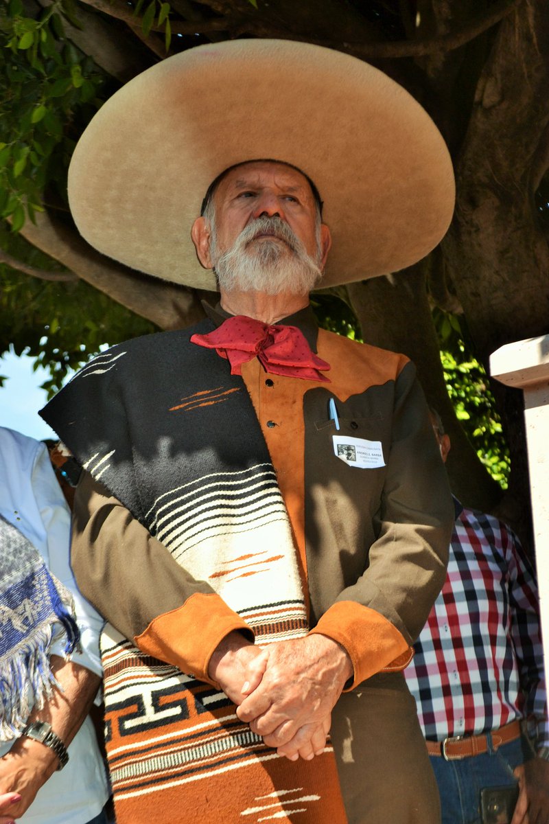 DistilleryZb's tweet photo. 🙌Declaratoria de la #Charrería como Patrimonio Cultural Intangible de #Tepatitlán y develación de busto de Andrés Z. Barba, promotor de la Charrería en México.👏👏
Galería de fotos de @kioscoinfo https://t.co/FXBOX1gTqv