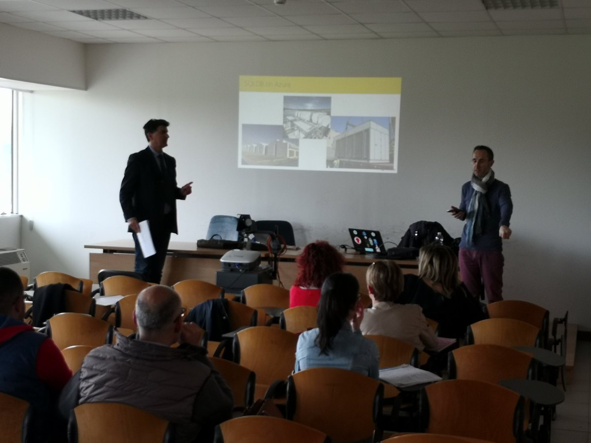 alessioiafrate's tweet image. Now @PierstefanoT is talking about #azure and #sqldb at @UniTeramo