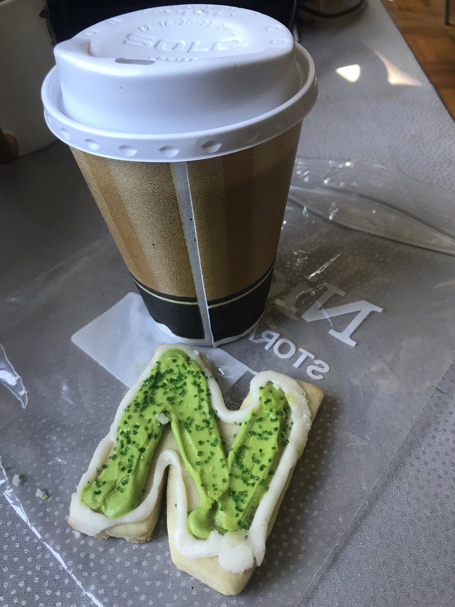 Thanks to student council and CC&amp;More for the coffee and cookie this morning. You are all awesome!💕 #NaplesCSD <a href="/BoylanBl/">Brenda Boylan</a> <a href="/cathy_thayer/">Cathy Thayer</a> @NaplesMurphy