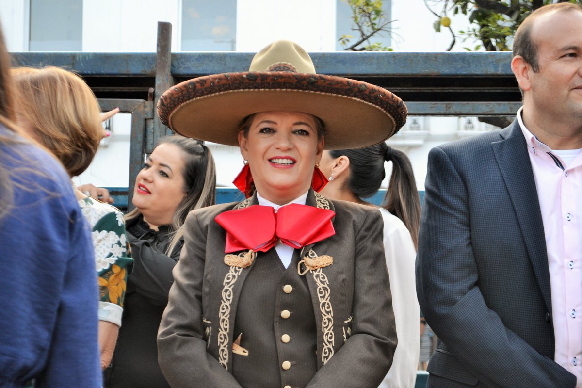 DistilleryZb's tweet photo. 🙌Declaratoria de la #Charrería como Patrimonio Cultural Intangible de #Tepatitlán y develación de busto de Andrés Z. Barba, promotor de la Charrería en México.👏👏
Galería de fotos de @kioscoinfo https://t.co/Elwx3crZtc