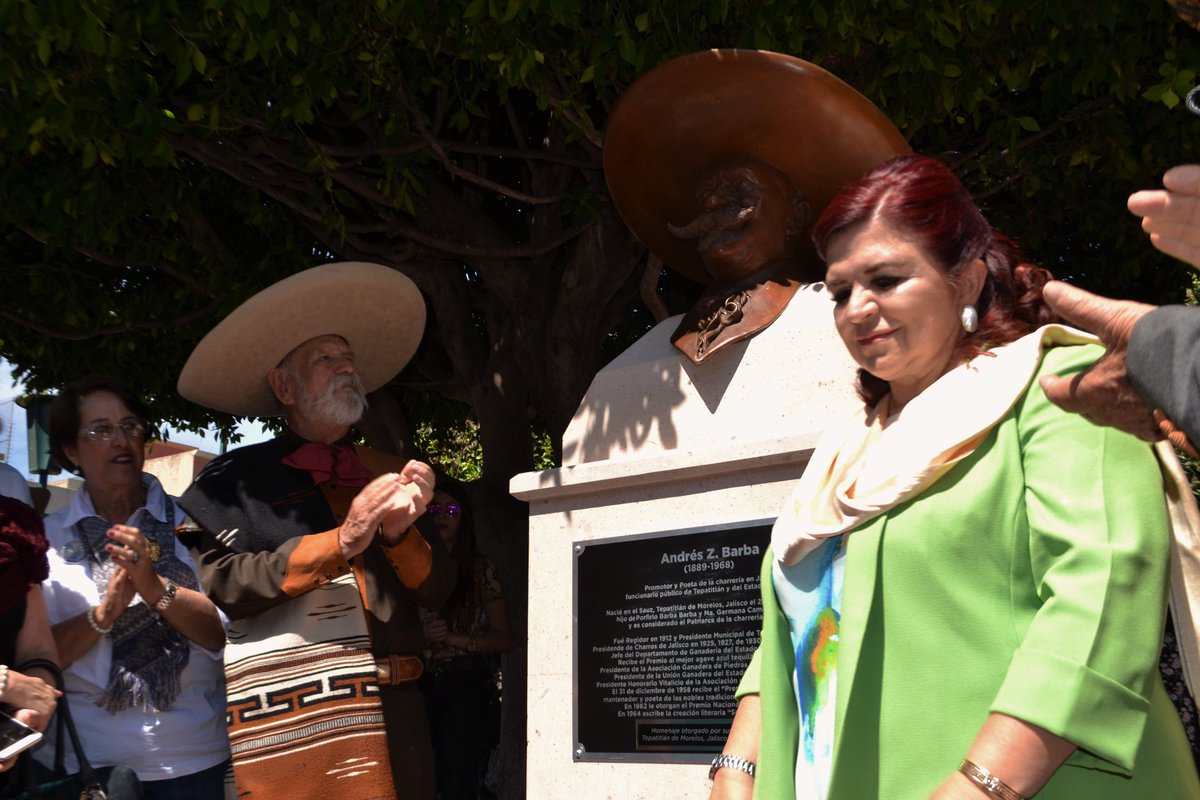 DistilleryZb's tweet photo. 🙌Declaratoria de la #Charrería como Patrimonio Cultural Intangible de #Tepatitlán y develación de busto de Andrés Z. Barba, promotor de la Charrería en México.👏👏
Galería de fotos de @kioscoinfo https://t.co/xMpzRZlxUp