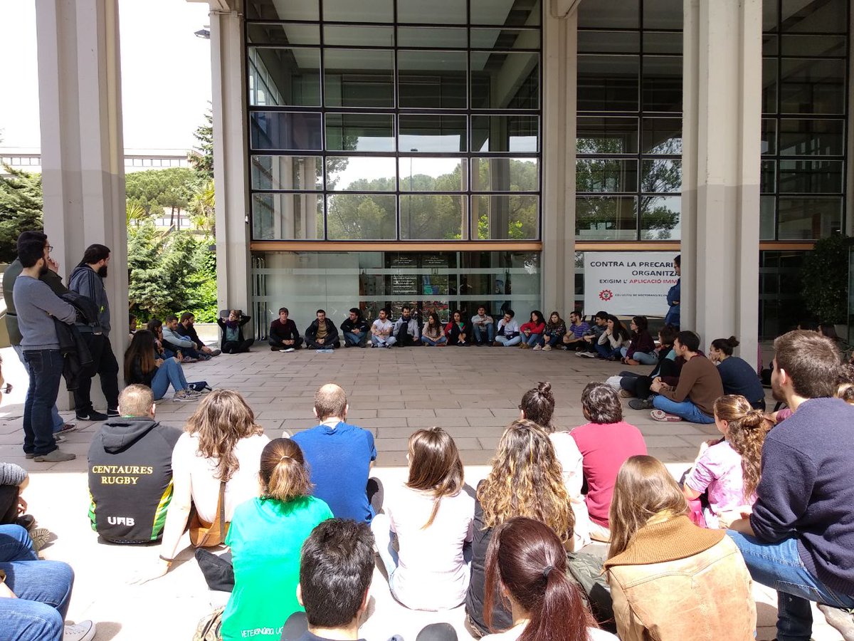 CGT_UAB's tweet photo. L'assemblea d'investigadors/es predoctorals de la @UABBarcelona convocada per @DocsLluita  ha acordat fer #vaga el 28 de maig per exigir l'aplicació de l'#EPIF.
Des de CGT-UAB legalitzarem la vaga a tot el PDI. 
Lluitem per defensar els nostres drets!!

https://t.co/Ahln2cl51K https://t.co/AwT1DvVGY9