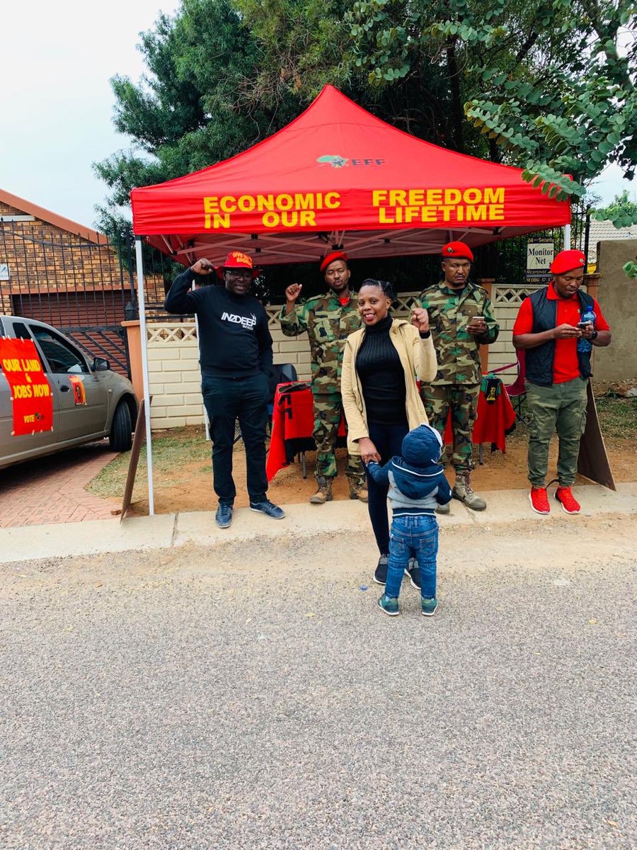 AndisaZwashu's tweet photo. Me and my family we did the right things for the future of our son and all Africans @EFFSouthAfrica #2019Elections #EFFDay https://t.co/KYLYAGWEIy