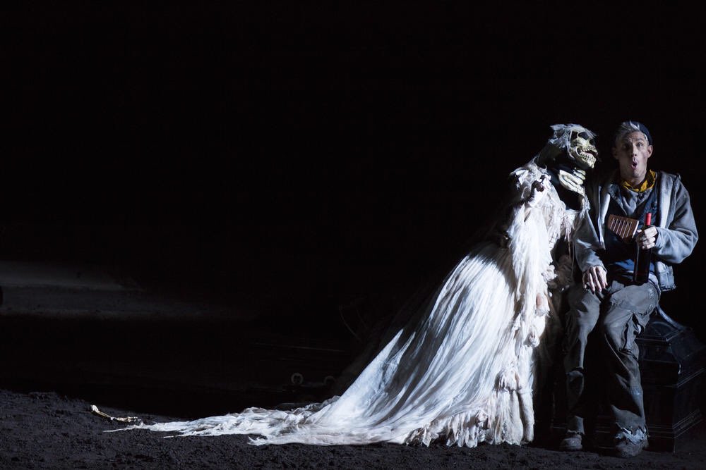 flocourthial's tweet photo. #LaFlûteEnchantée @operabastille #Paris Gloire à vous qui êtes initiés ! Vous avez traversé la Nuit. À toi, Osiris, et à toi, Isis ! Nous rendons grâce ! La force a triomphé et elle récompense la beauté et la sagesse d’une couronne éternelle. Courez voir cet opéra divin !🌚🌞🥰 https://t.co/XQCbH134in