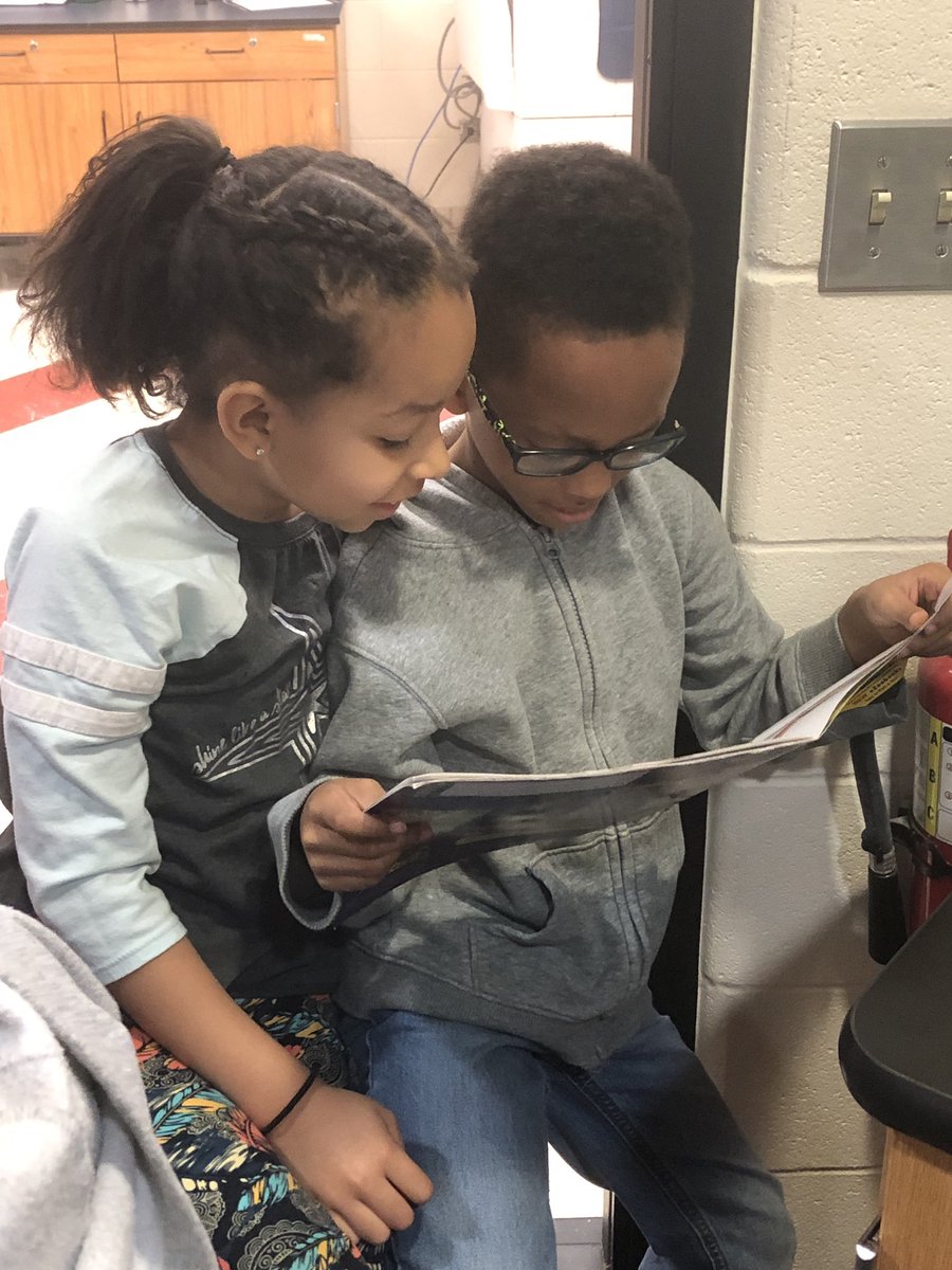 RidgeLawn1stGr's tweet photo. We’ve got our new books for the week! What are you reading?
#crpride https://t.co/3qS8PbkXJB