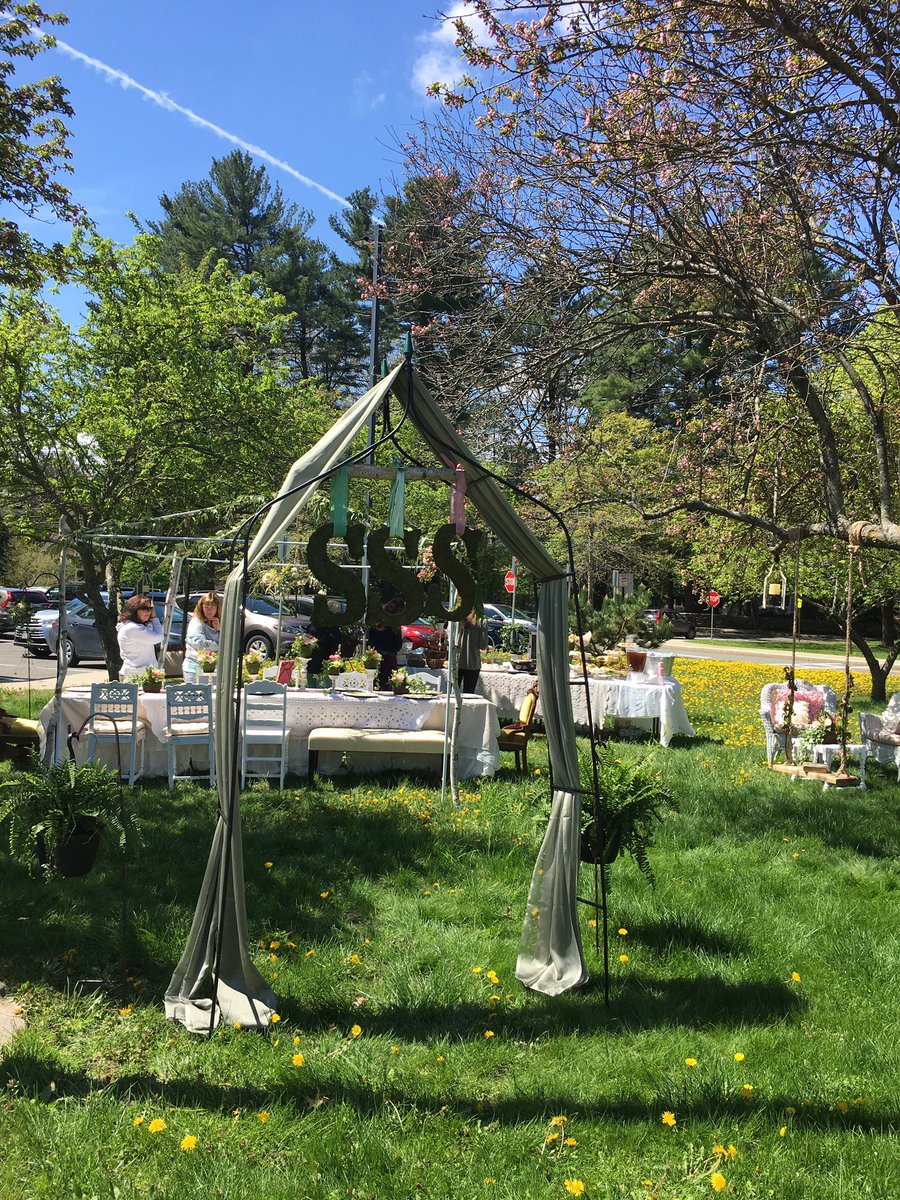 CPerrySTEM's tweet photo. Feeling appreciated at #SSS today! What a beautiful day for a gorgeous luncheon! Thanks #SSSPTO! @SSS_KDwyer @mtfennessy @LPS_Tremblay https://t.co/tJkyOH3YM8