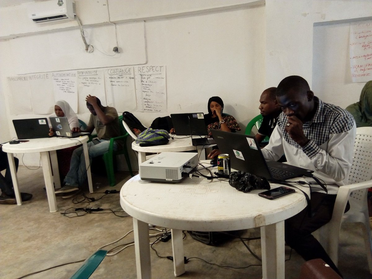 Lawign's tweet photo. Fin de la séance de de mapathon avec MSF journée plein de succès pour les grands mappeurs OSM GUINÉE
#Map4Gn
#MSF
@osmguinee
#MA_PASSION_LA_CARTOGRAPHIE
@TinoNabib
@GeoSynapse https://t.co/2HDivV2OX8