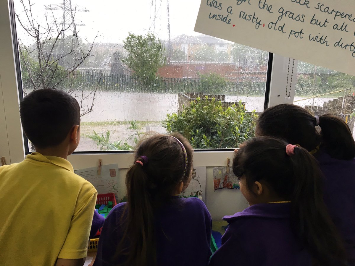 MrsMooreLHS's tweet photo. Everything stopped in Holly class to watch an amazing storm this afternoon @MrsGunnerLHS @HeadLHS https://t.co/pEfcGmy7bw
