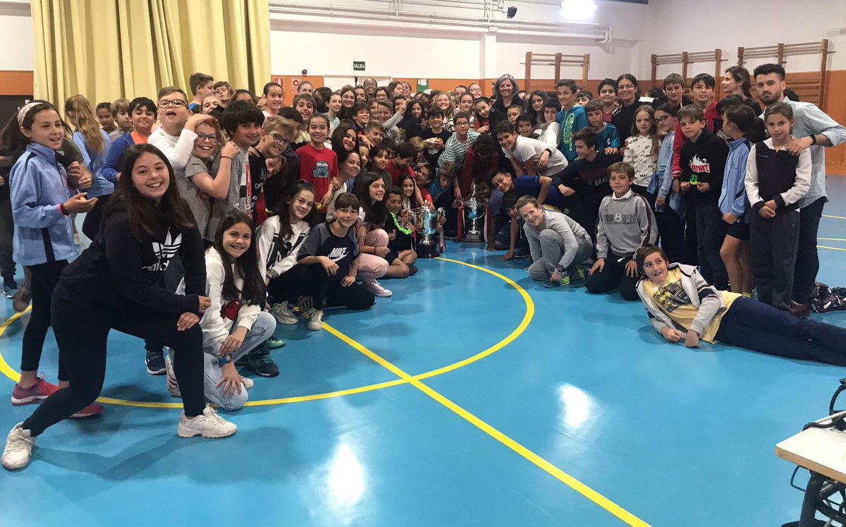 RFFM_oficial's tweet photo. SÚMATE | Nueva jornada en el día de hoy #Súmate Visita en el CEIP Teresa Berganza con el Nuevo Boadilla donde han acudido, #LauraTorvisco, Directora Deportiva del #FutFem en la #RFFM, @nerealonso15 Vocal del #FutFem de la #RFFM y @JavierGonzlez24, Presidente del @NuevoBoadilla https://t.co/EGaHDY7wYK