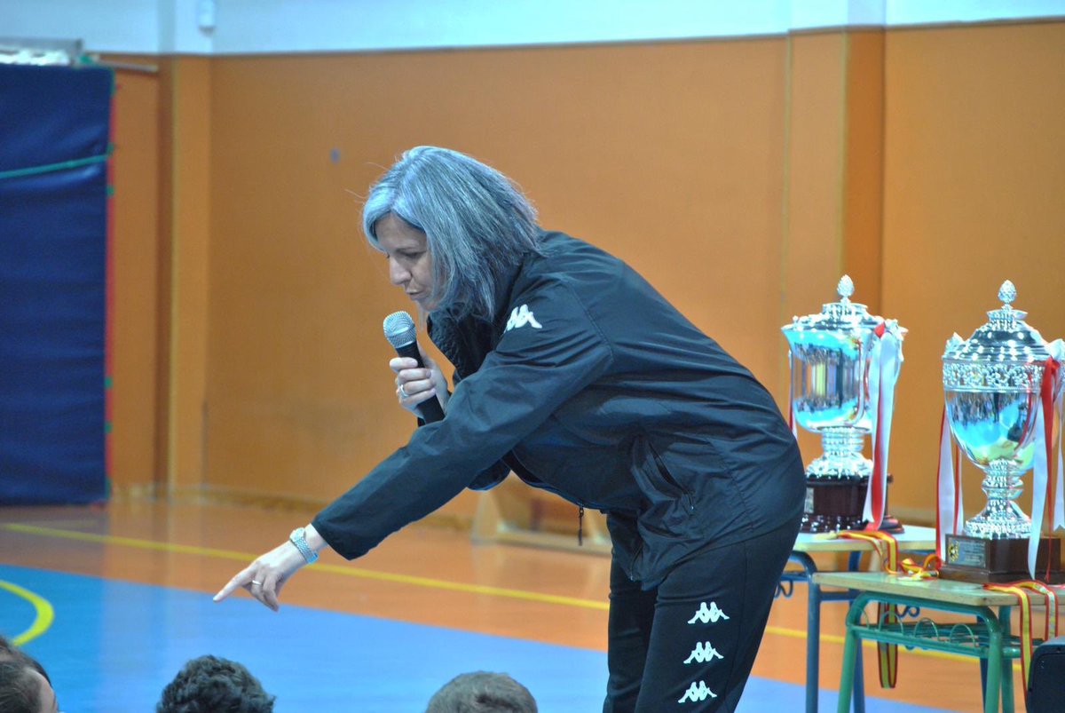 RFFM_oficial's tweet photo. SÚMATE | Nueva jornada en el día de hoy #Súmate Visita en el CEIP Teresa Berganza con el Nuevo Boadilla donde han acudido, #LauraTorvisco, Directora Deportiva del #FutFem en la #RFFM, @nerealonso15 Vocal del #FutFem de la #RFFM y @JavierGonzlez24, Presidente del @NuevoBoadilla https://t.co/EGaHDY7wYK