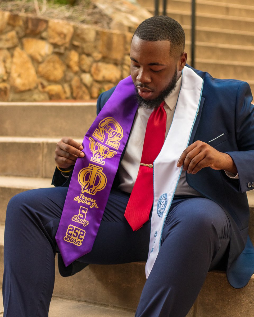 _tsquire's tweet photo. Ima First Generation College GRADUATE ‼️
So many odds stacked against me and I came out even stronger. I promise if I can do it then anybody can. IYKYK.
📸: @kinggquez
#UNC19
#QUEsGraduate
#FirstGenerationCollegeStudent https://t.co/BheFOR0sab