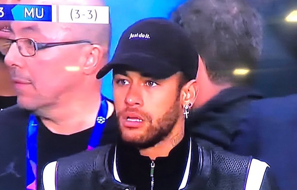 EmenaIo's tweet photo. Zappacosta watching Reece James in training https://t.co/68ghhEiWRS