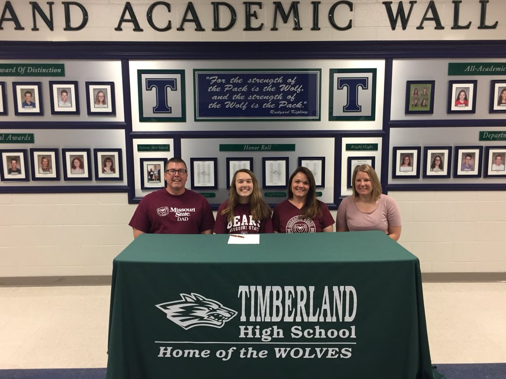 thsprincipal1's tweet photo. Congratulations to Melaina Fischer on her academic signing to Missouri State University to study Business and Spanish. https://t.co/tNVkhtVLCu