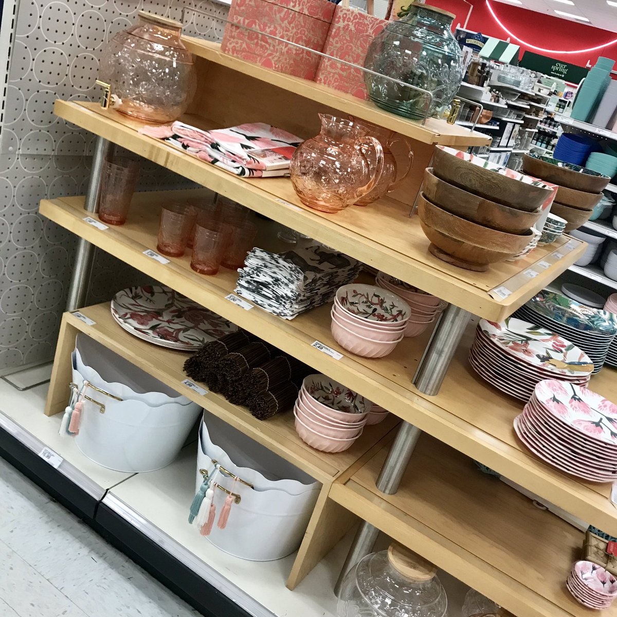 KaserKat's tweet photo. Melamine for daaaaays. Opalhouse for the win! 🙌 #Target #TargetStyle #TargetVM #TargetOpalhouse #Opalhouse #OutdoorLiving #SpringFling #Target2119 #Safari https://t.co/q6rFvG8mGY
