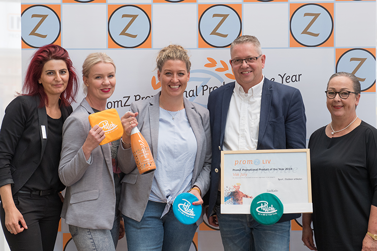 PromZTweetZ's tweet photo. De Pilloh badhanddoekvasthouder met hoofdkussentje van @zaakadobv is winnaar van de PromZ Promotional Product of the Year award in de categorie Sport/Outdoor artikelen. #pppoty #promzlive #pilloh #zaakado https://t.co/OF7m5BsPCF
